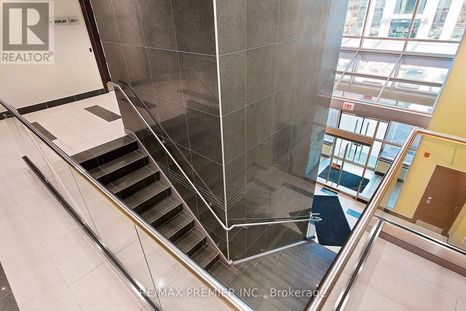 Oakville (qe Queen Elizabeth), ON L6J7W5,1300 Cornwall RD #201-U