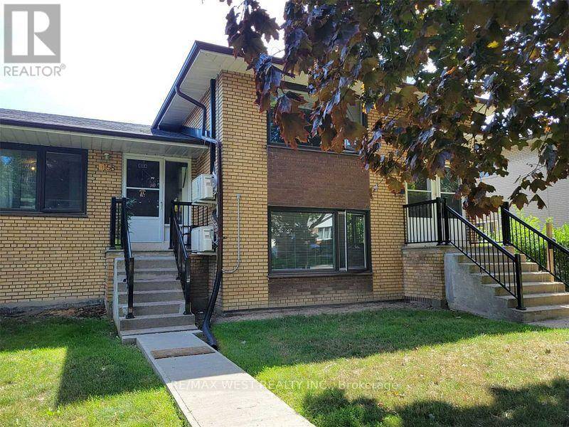 Toronto (stonegate-queensway), ON M8Y1R8,15 Cannon RD #15 C