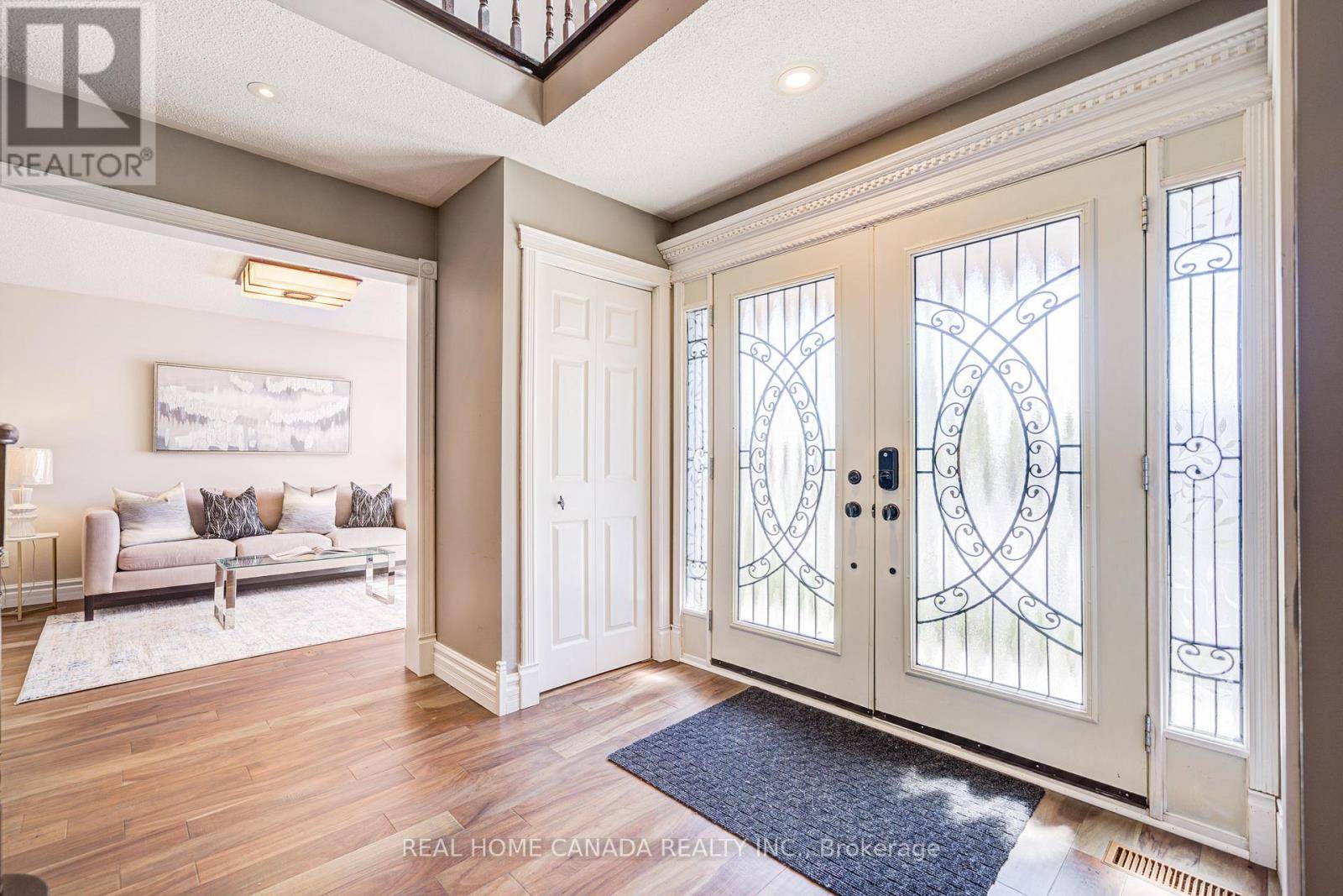 Oakville (cv Clearview), ON L6J6Z8,2735 KINGSWAY DRIVE