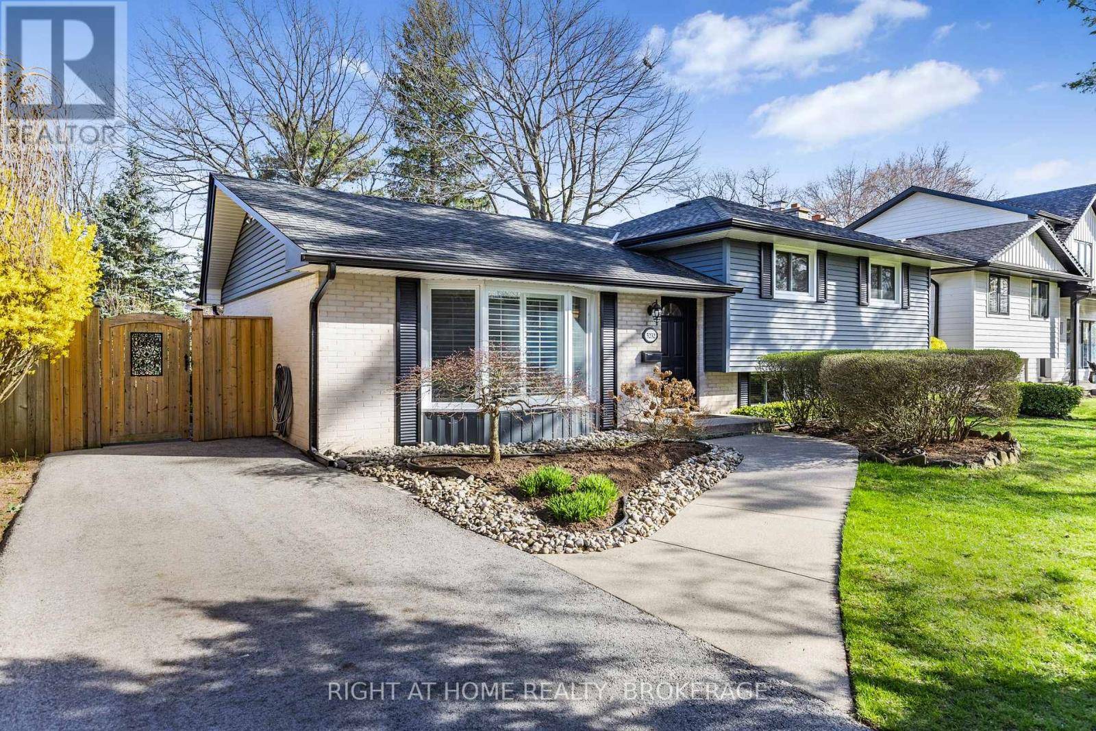 Burlington (appleby), ON L7L3P4,5232 MULBERRY DRIVE