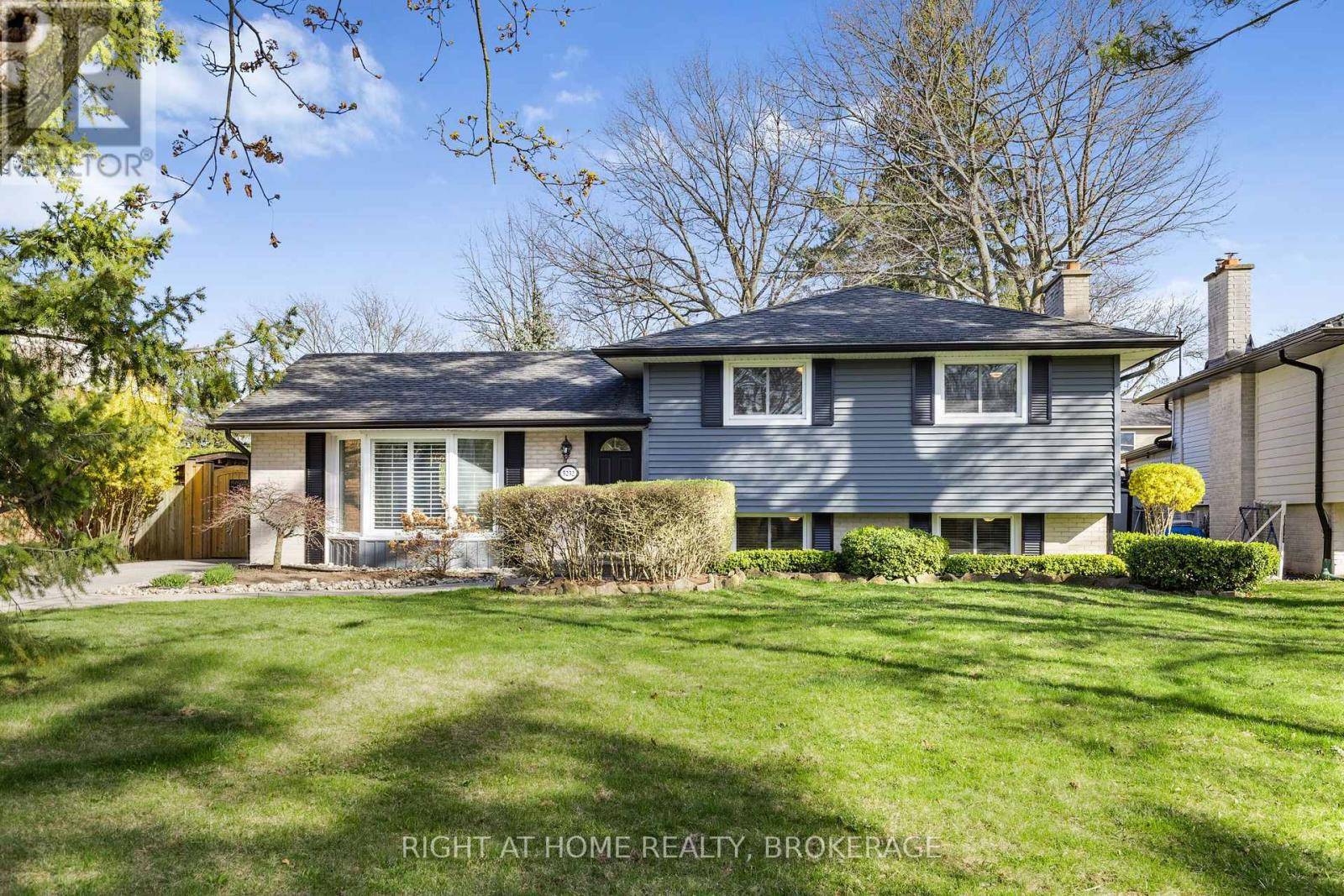 Burlington (appleby), ON L7L3P4,5232 MULBERRY DRIVE