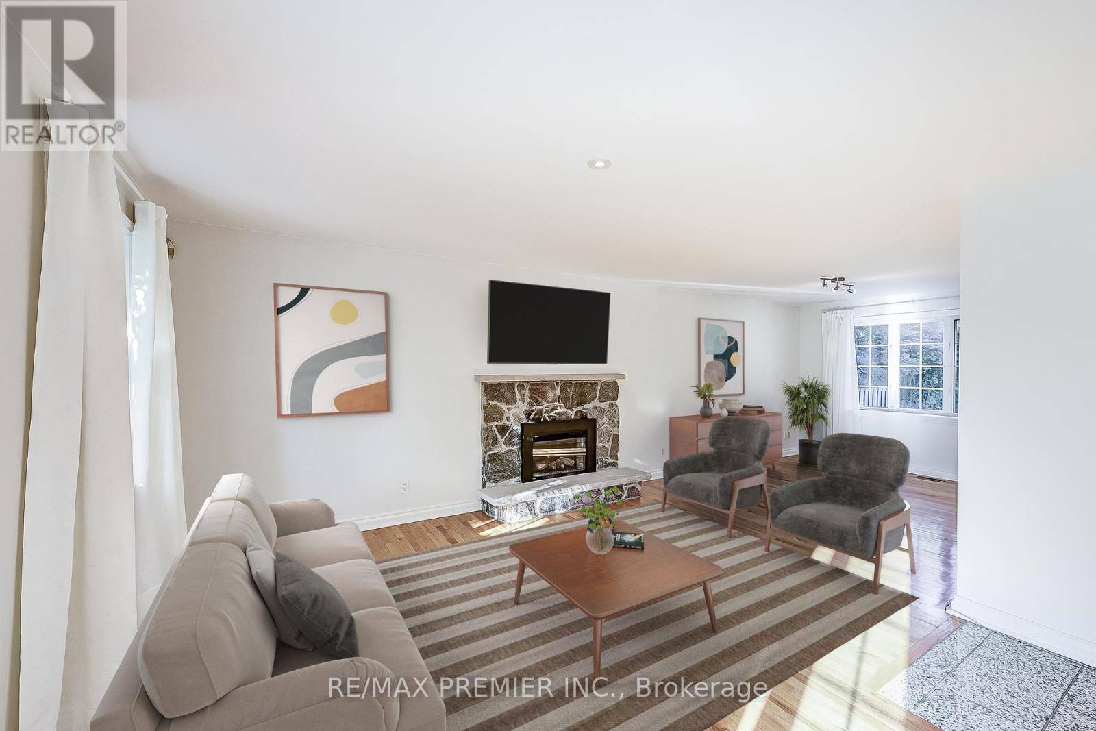 Toronto (edenbridge-humber Valley), ON M9A4H1,16 WOODVALLEY DRIVE