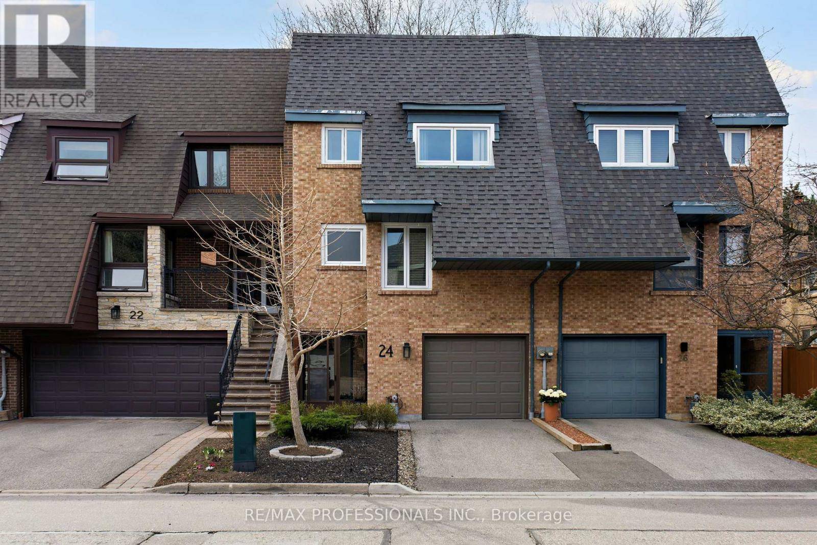 Toronto (eringate-centennial-west Deane), ON M9C4Y8,24 STONEHAM ROAD