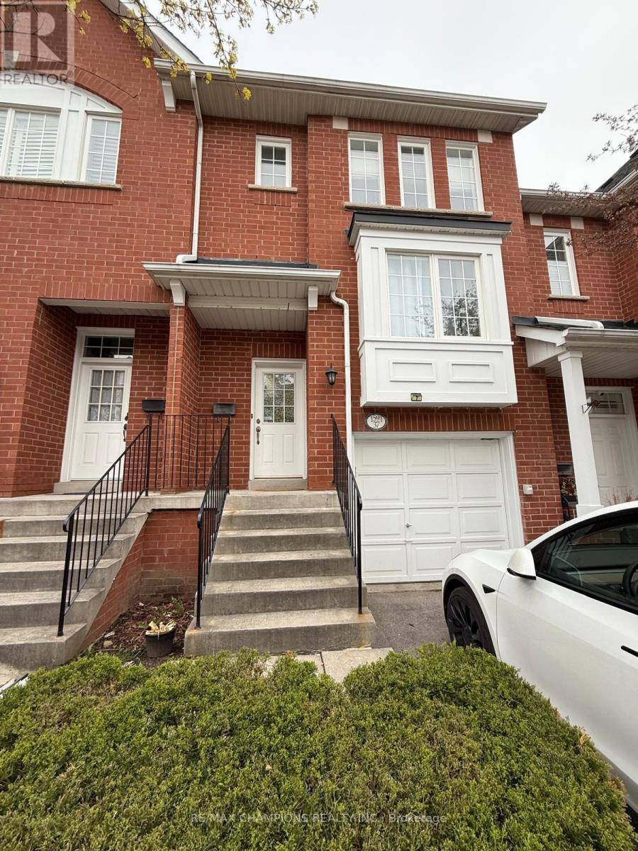 Mississauga (east Credit), ON L5M6G1,1591 South Parade CT #37