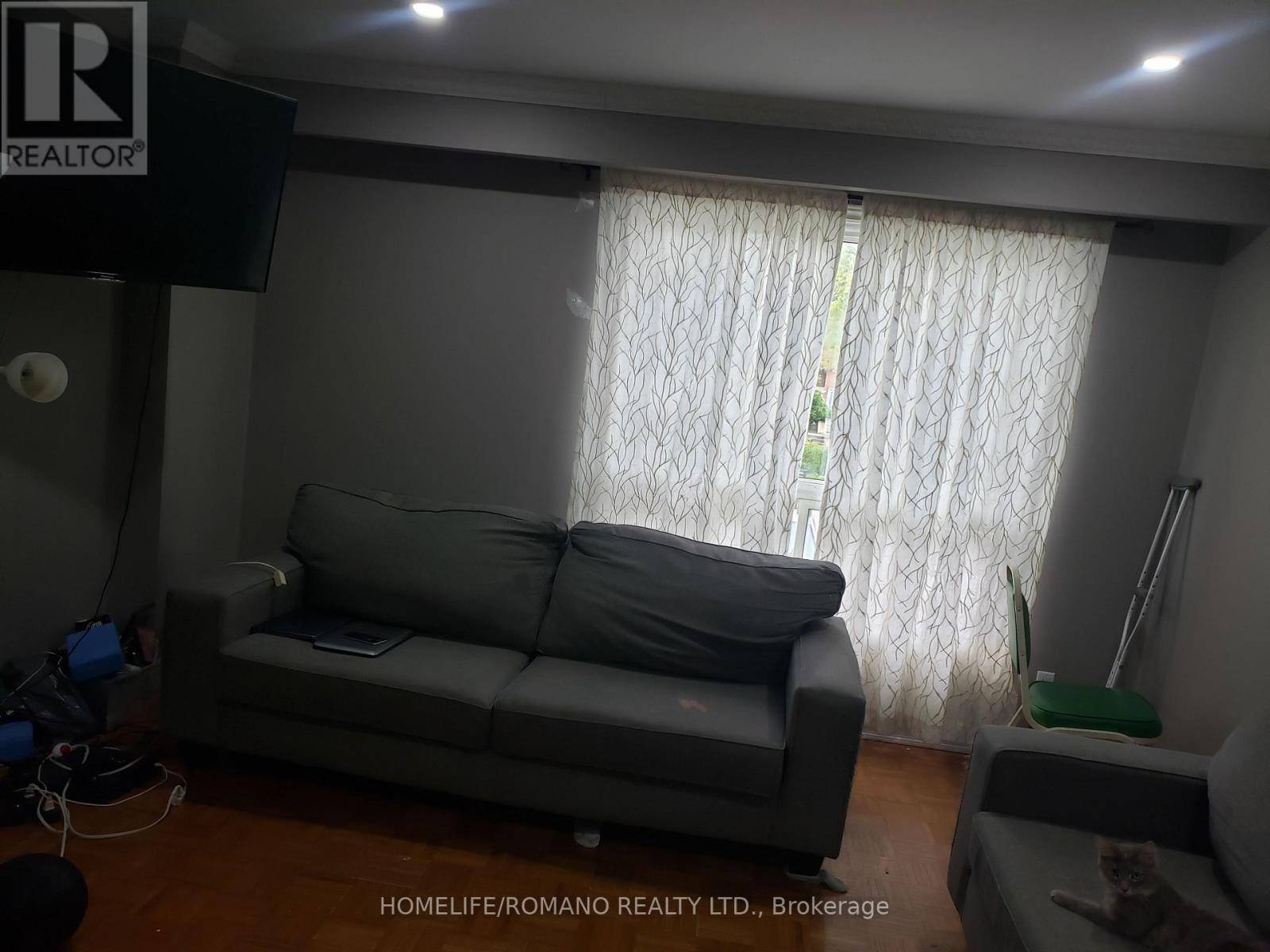 Mississauga (malton), ON L4T3M1,3803 KEENAN CRESCENT