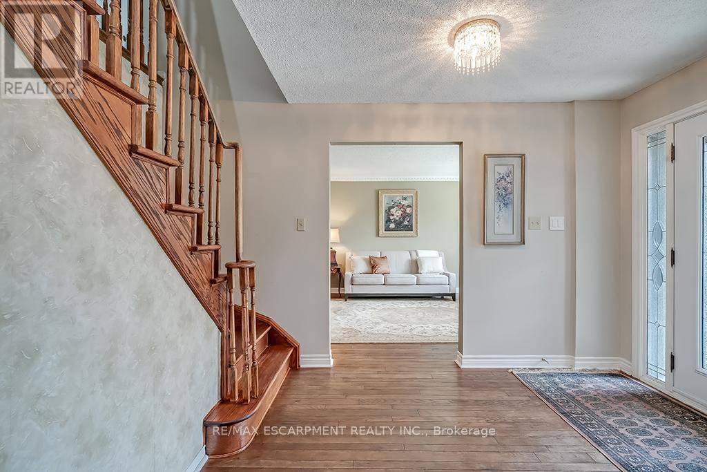 Burlington (brant Hills), ON L7P4K9,2347 TWEEDSMUIR COURT