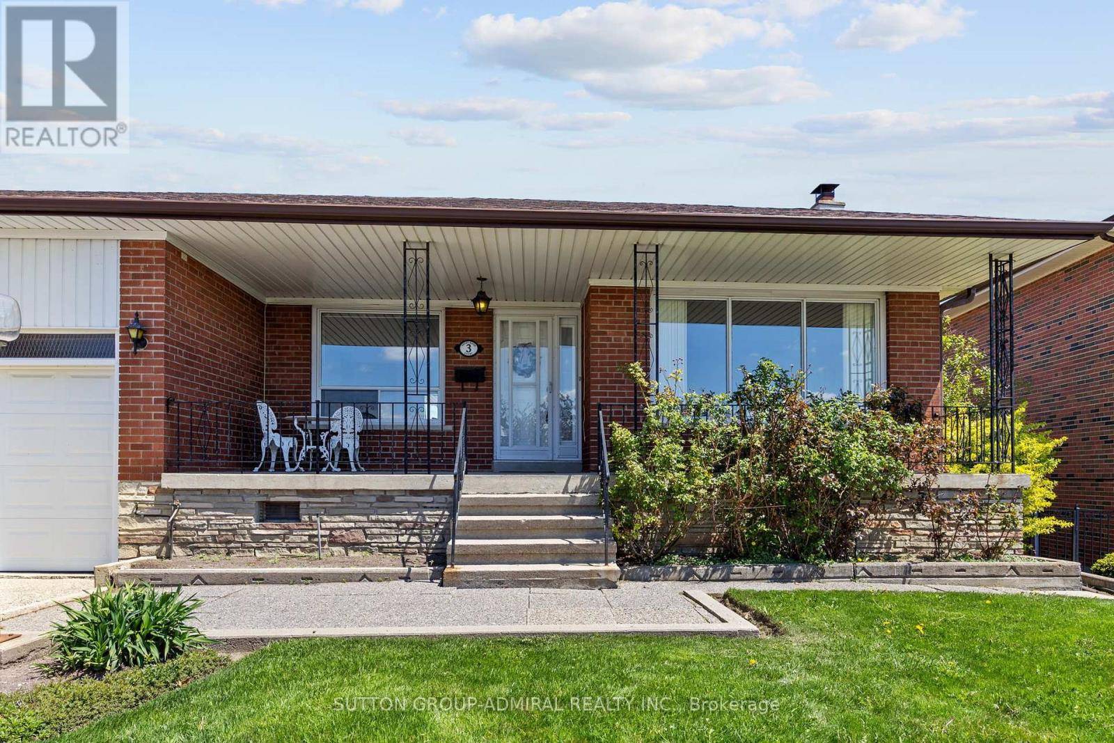 Toronto (glenfield-jane Heights), ON L4L8C4,3 SHORTRIDGE COURT