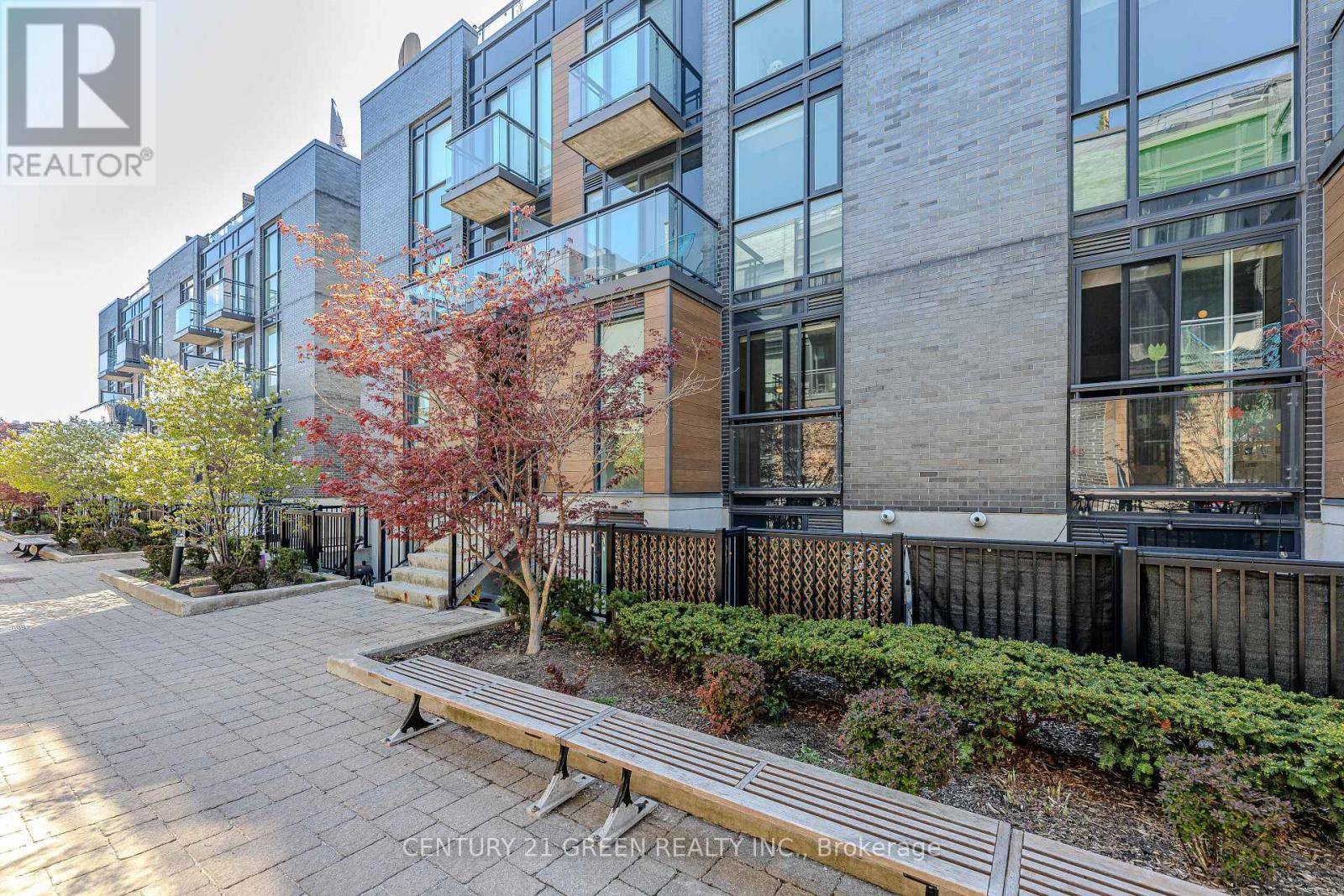 Toronto (dovercourt-wallace Emerson-junction), ON M6P0A9,15 Sousa Mendes ST #302