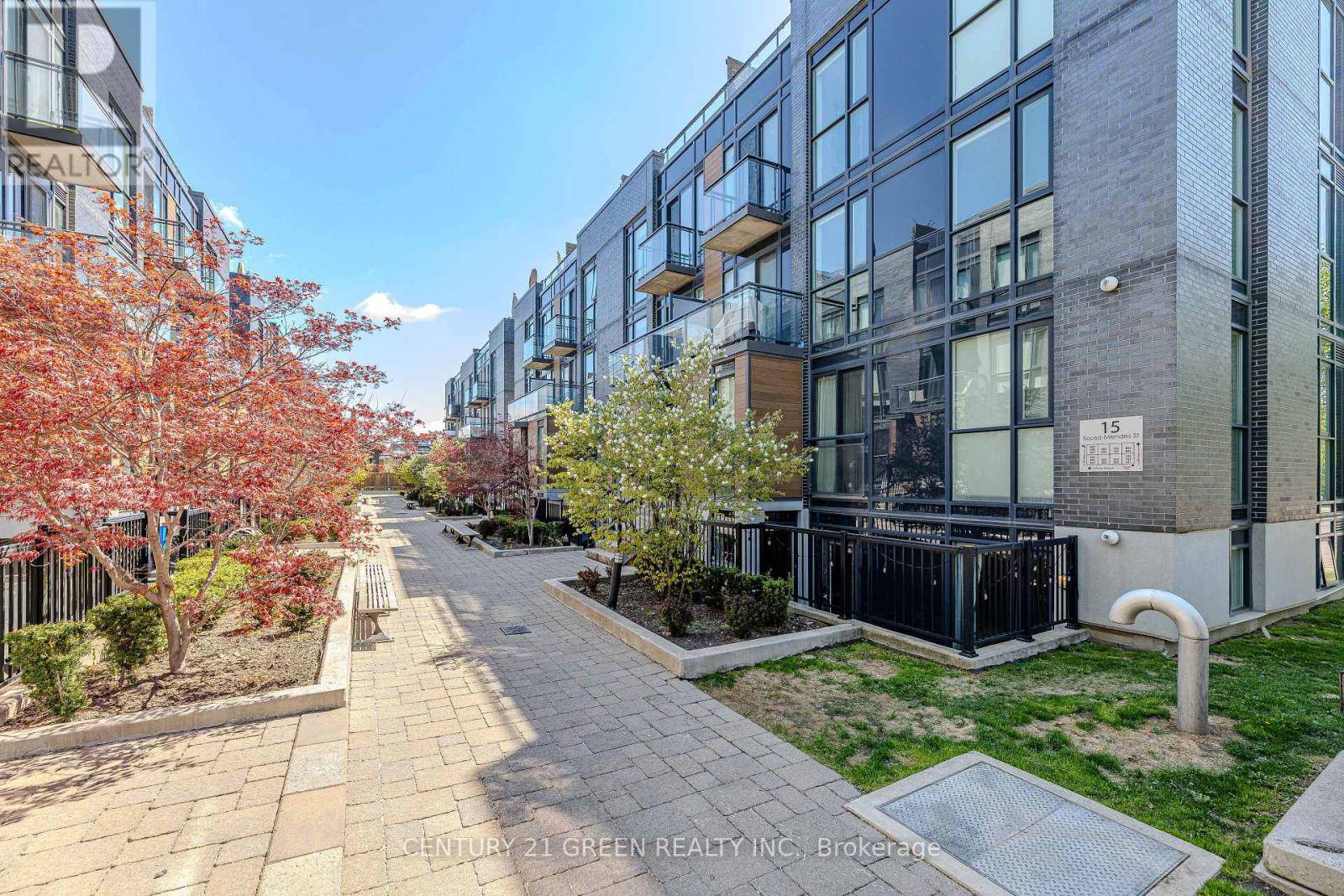 Toronto (dovercourt-wallace Emerson-junction), ON M6P0A9,15 Sousa Mendes ST #302