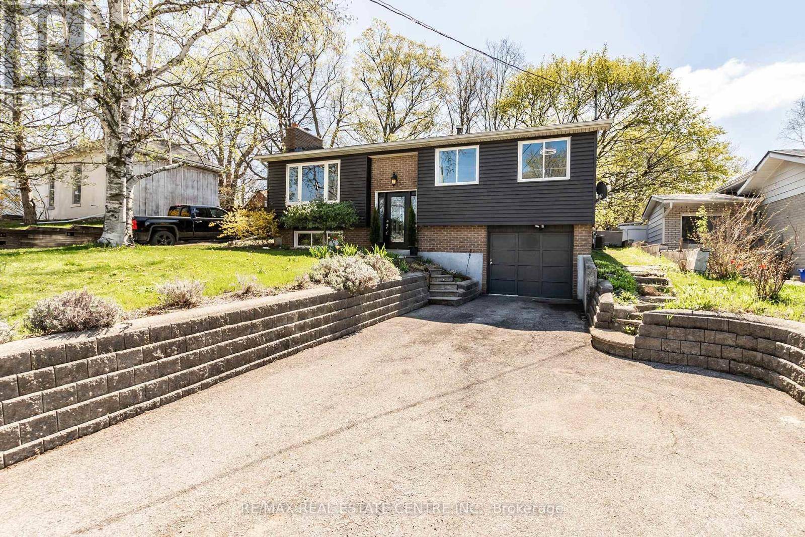 Halton Hills (ac Acton), ON L7J1N9,12 COBBLEHILL ROAD
