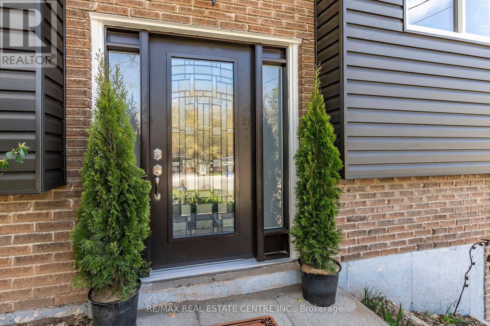 Halton Hills (ac Acton), ON L7J1N9,12 COBBLEHILL ROAD
