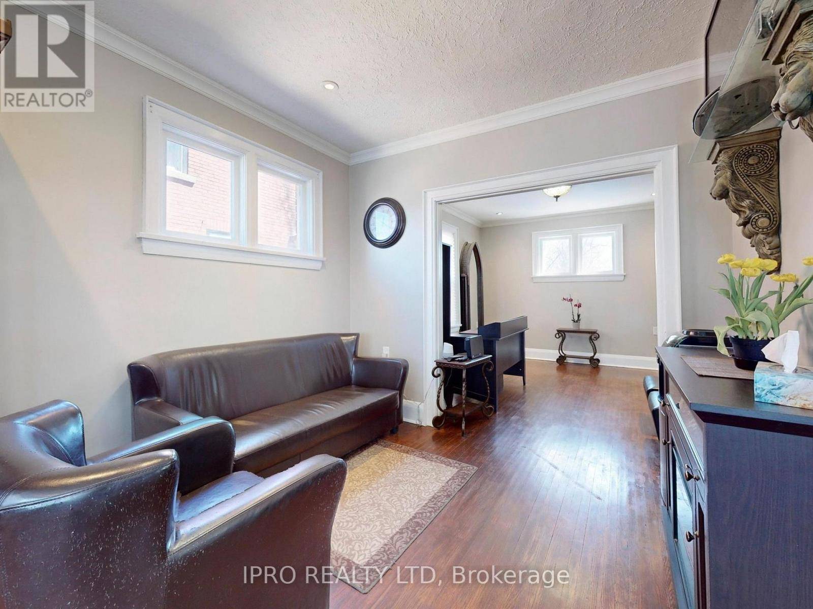 Brampton (downtown Brampton), ON L6Y1M6,219 QUEEN STREET W
