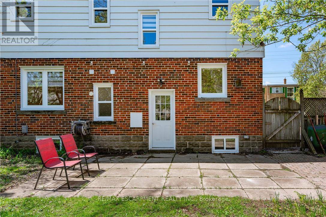 Burlington (brant), ON L7S1R2,723 HAGER AVE #B