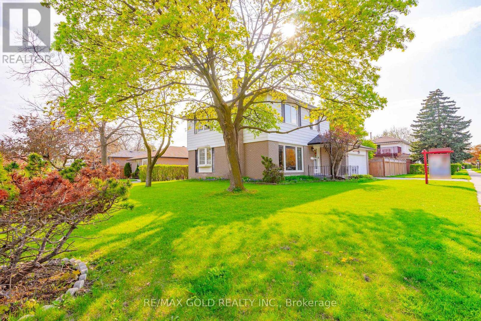 Brampton (southgate), ON L6T3E1,36 DORCHESTER DRIVE