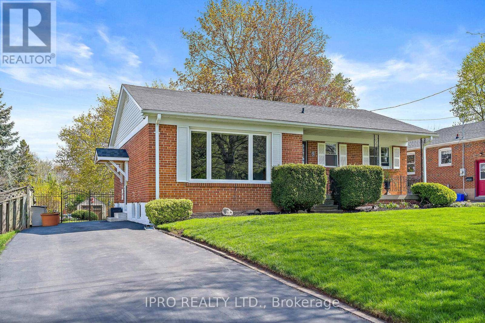 Halton Hills (georgetown), ON L7G2M4,5 MARY STREET