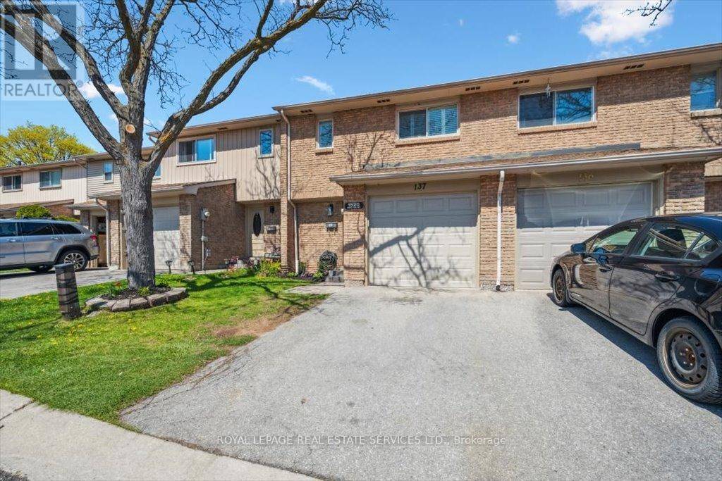 Oakville (fa Falgarwood), ON L6H2Z2,1520 Lancaster DR #137