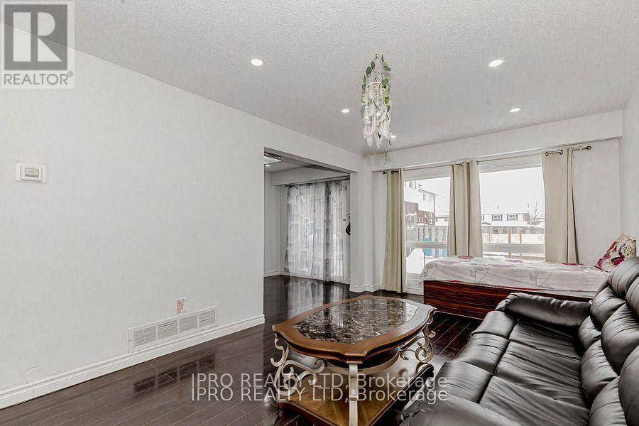 Mississauga (malton), ON L4T2X7,7406 East Darcel AVE East #Unit 1