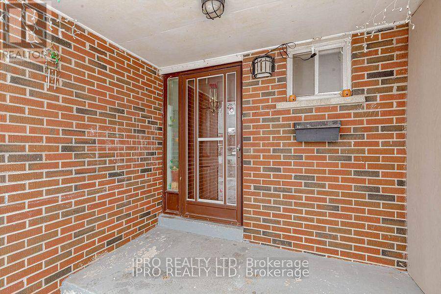 Mississauga (malton), ON L4T2X7,7406 East Darcel AVE East #Unit 1