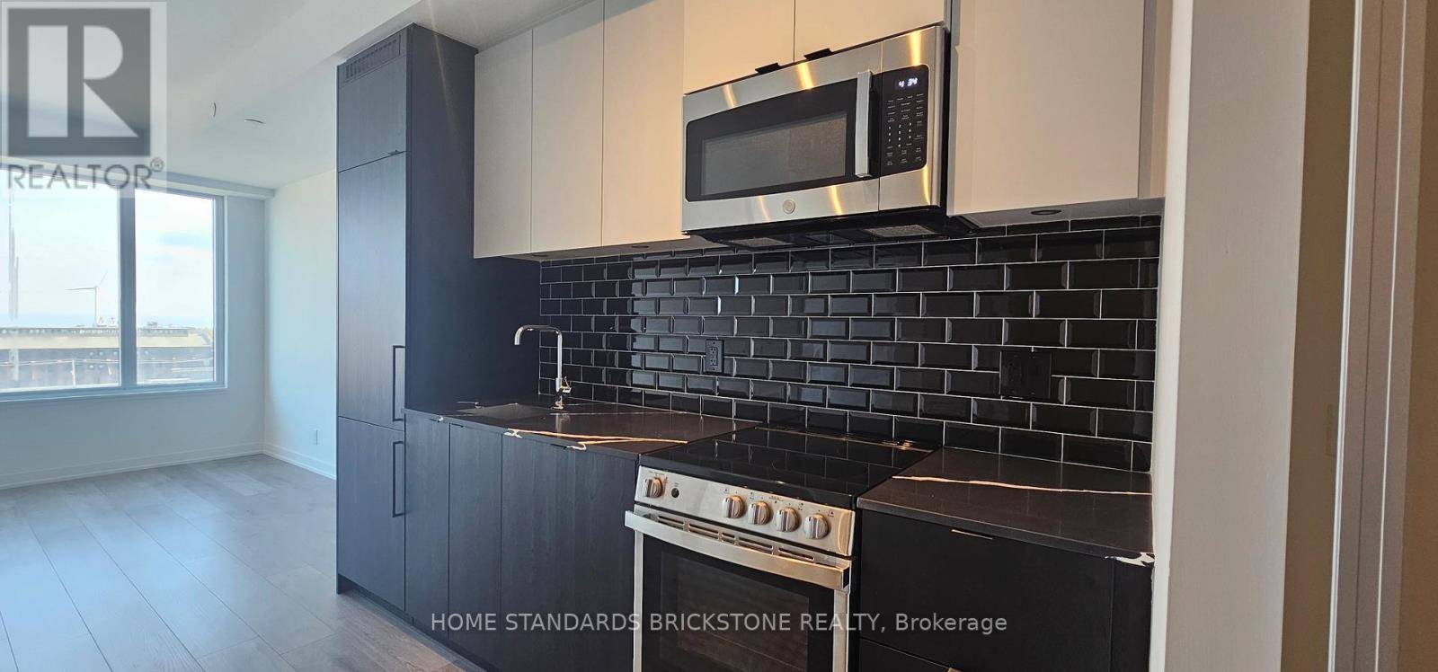 Toronto (south Parkdale), ON M6K0J2,285 Dufferin ST #612