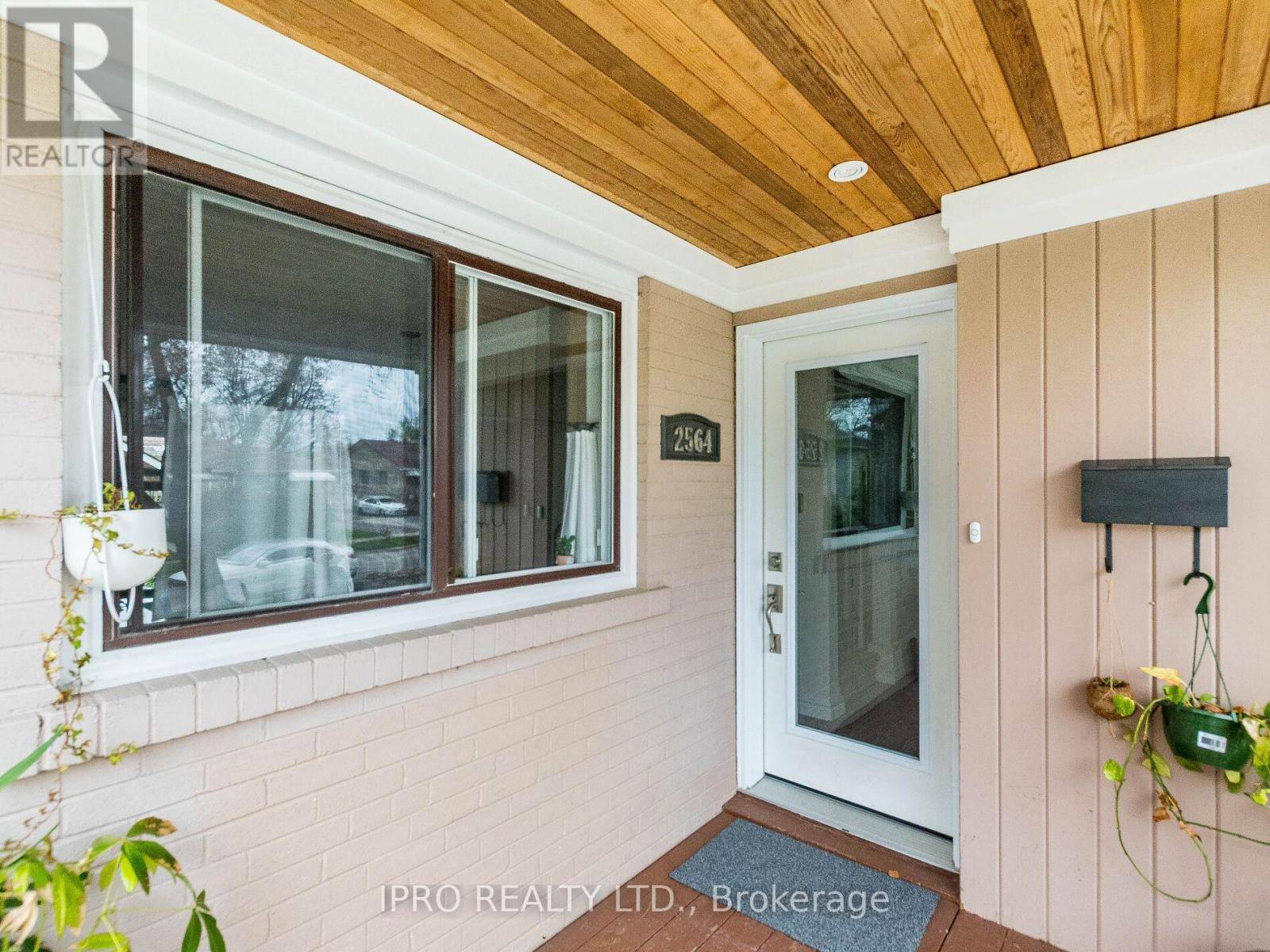 Mississauga (clarkson), ON L5J3W1,2564 LUNDIGAN DRIVE