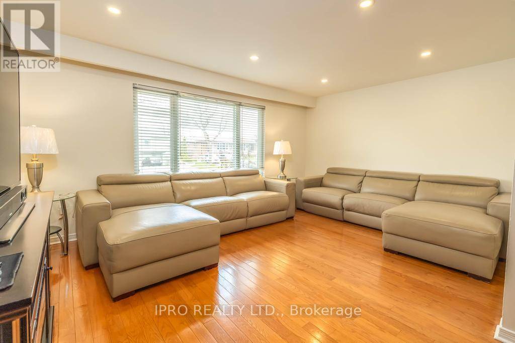 Mississauga (malton), ON L4T2L8,7260 REDFOX ROAD