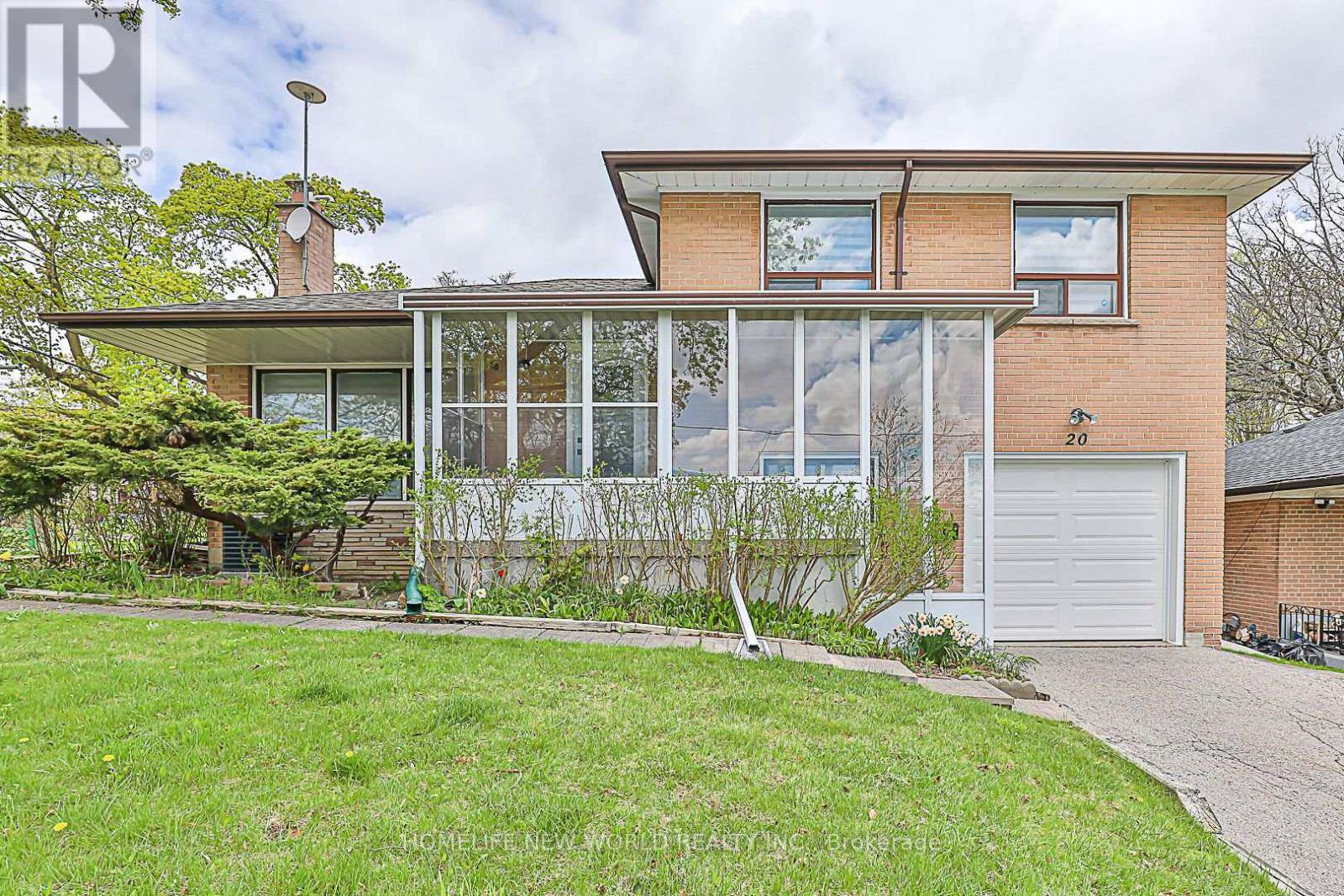 Toronto (thistletown-beaumonde Heights), ON M3A2N2,20 LADYWOOD DRIVE