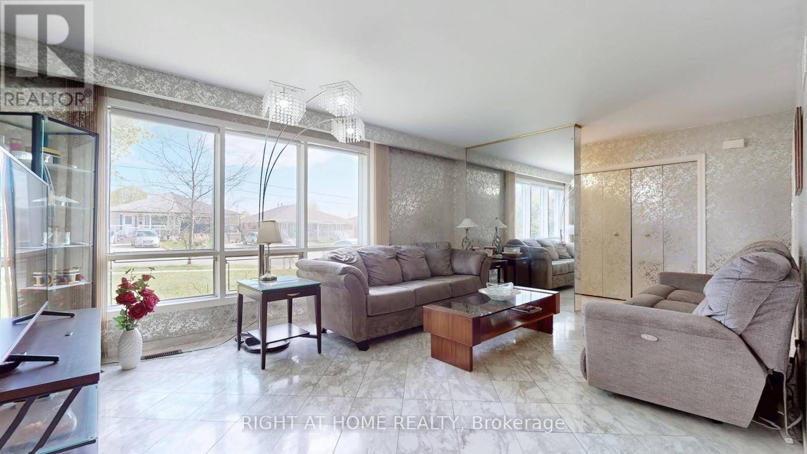 Toronto (york University Heights), ON M3J1B4,106 GRANDRAVINE DRIVE