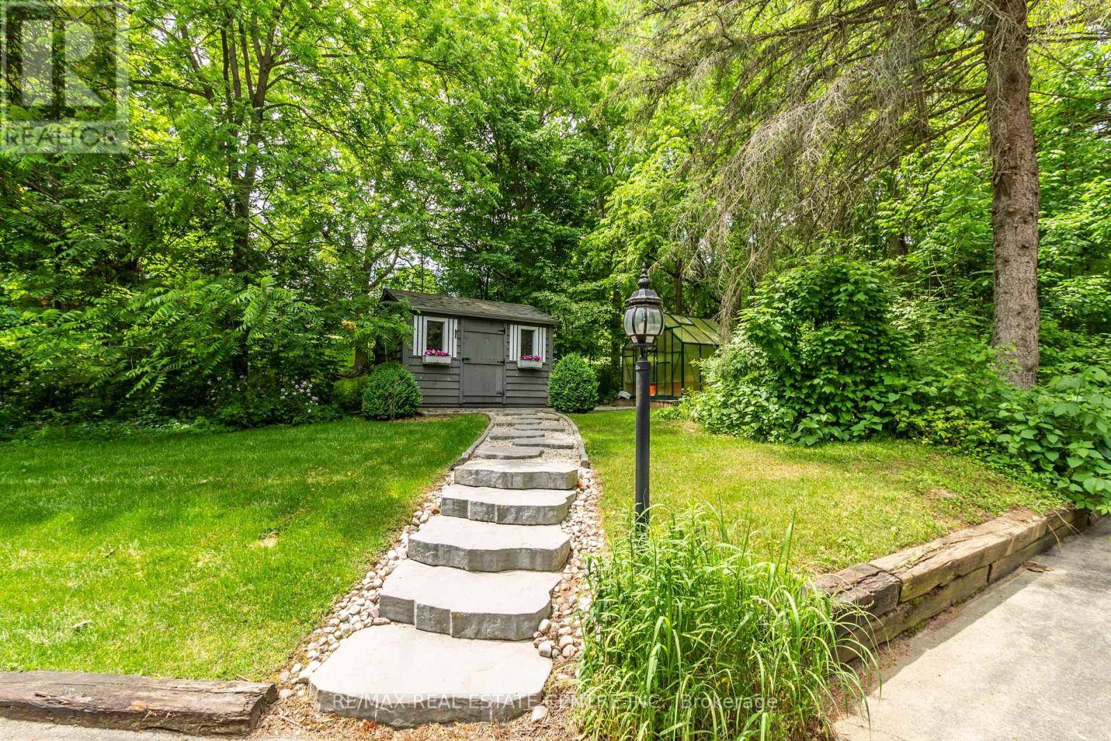 Burlington, ON L7P0K1,6353 MCNIVEN ROAD