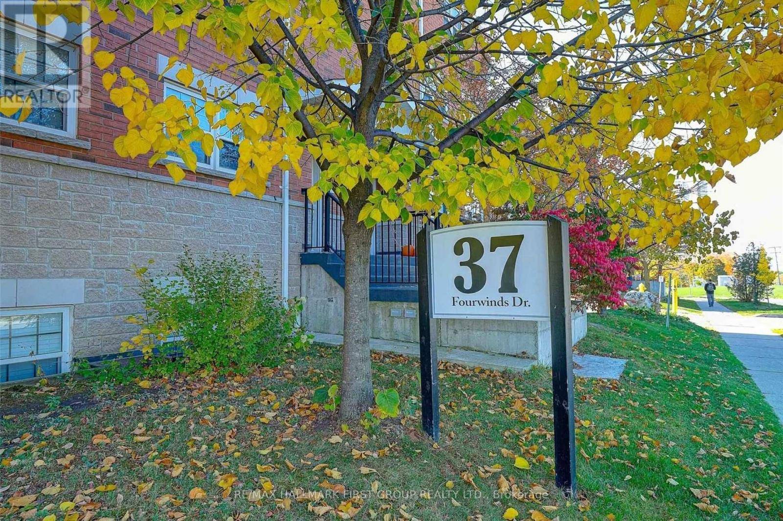 Toronto (york University Heights), ON M3J1K7,37 Four Winds DR #26