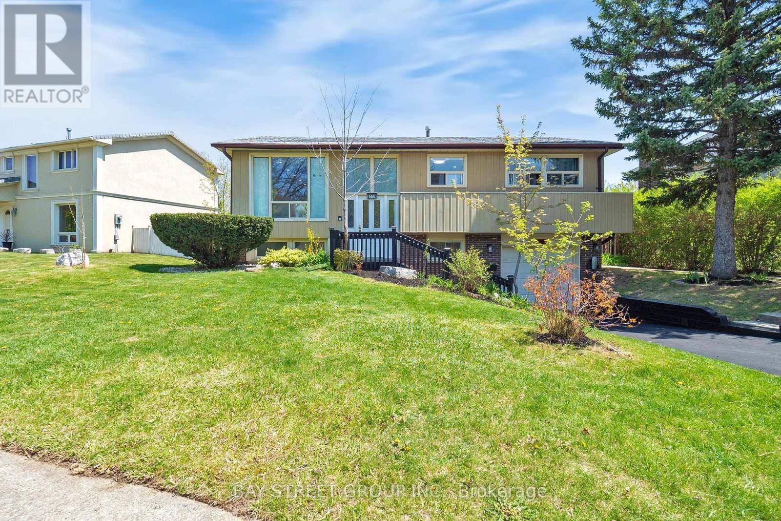Mississauga (meadowvale), ON L5N2B1,6119 WABUKAYNE COURT