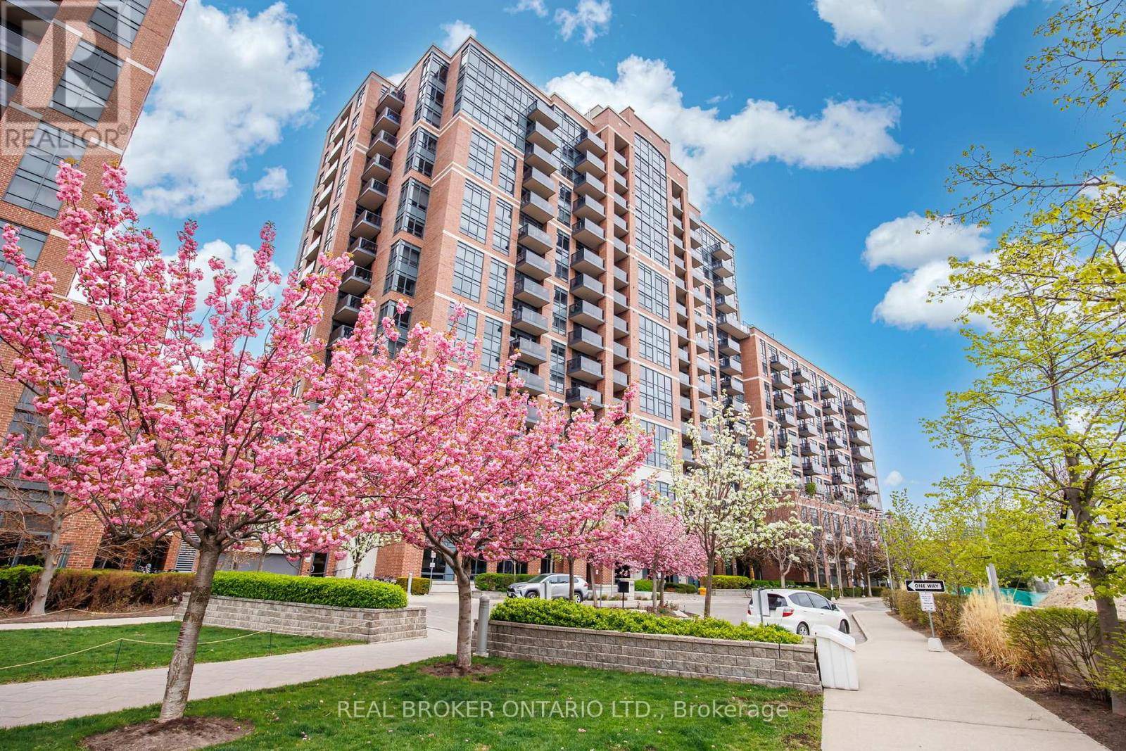 Toronto (junction Area), ON M6P5A2,61 Heintzman ST #718