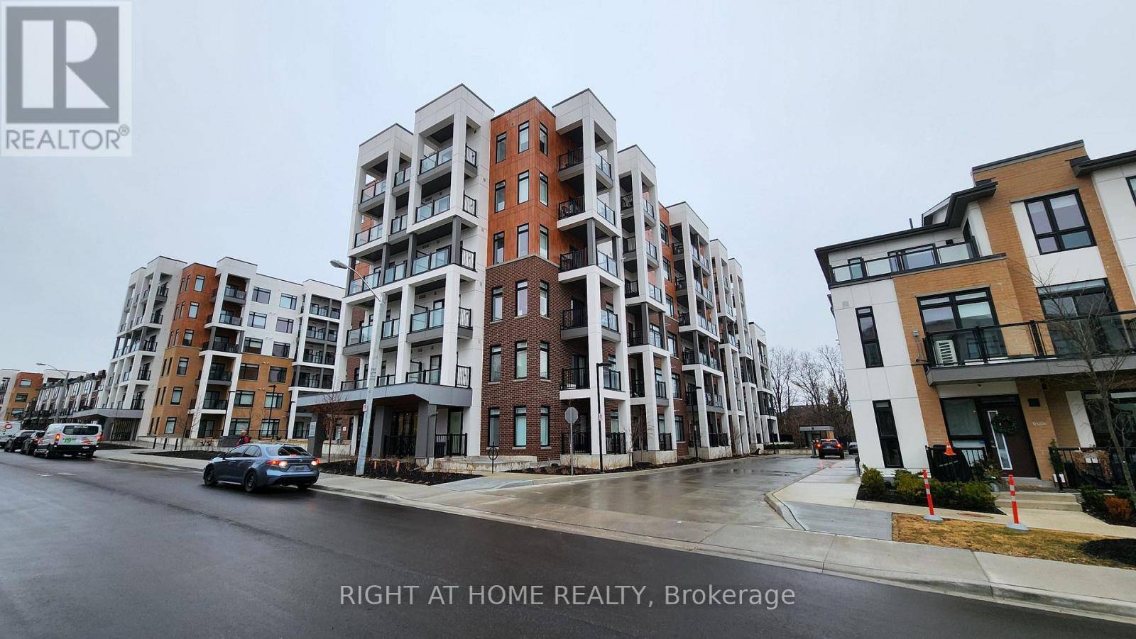 Toronto (beechborough-greenbrook), ON M6M0C3,135 Canon Jackson DR #403