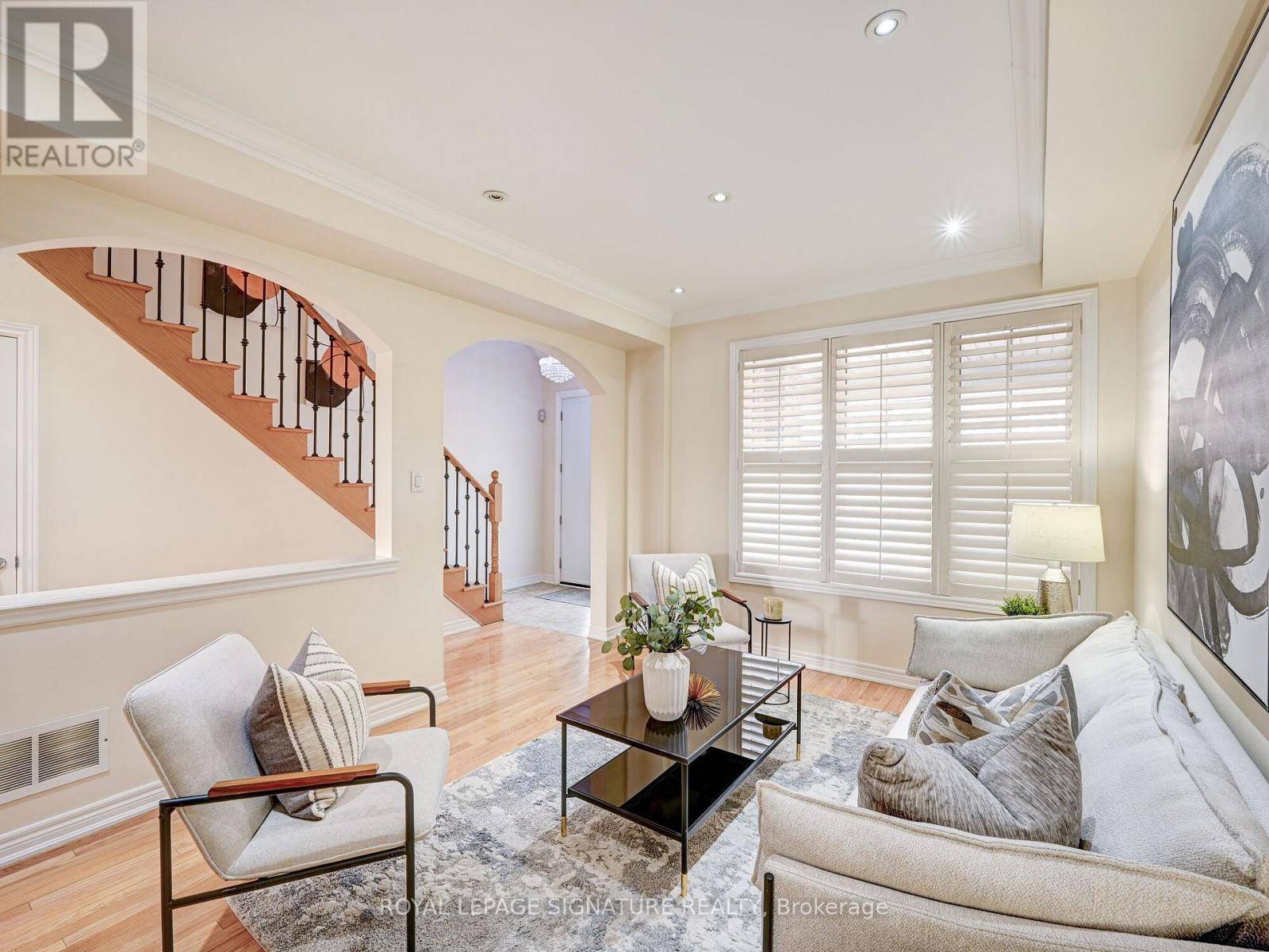 Brampton (sandringham-wellington), ON L6R0Z9,106 NAPERTON DRIVE E