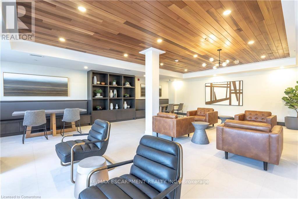Burlington (lasalle), ON L7T0C1,320 Plains RD East #306