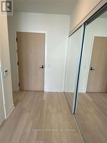 Toronto (downsview-roding-cfb), ON M3K0C9,60 George Butchart DR #701