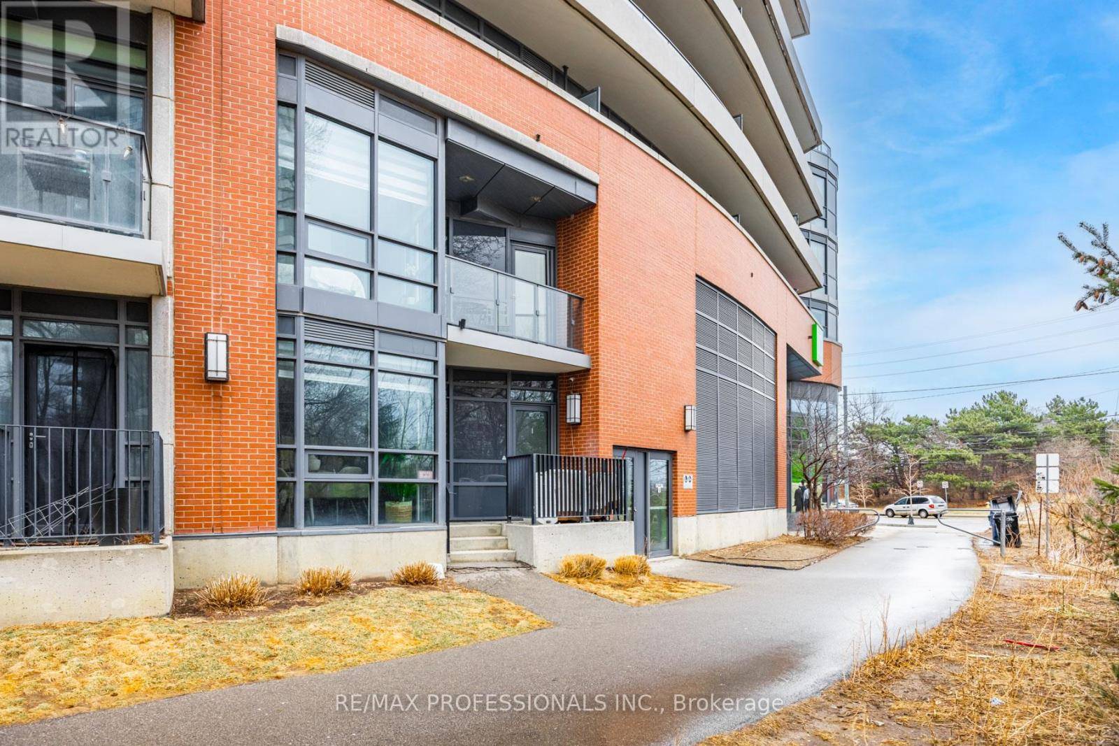 Toronto (mimico), ON M8V0C2,2212 Lake Shore BLVD West #Th04