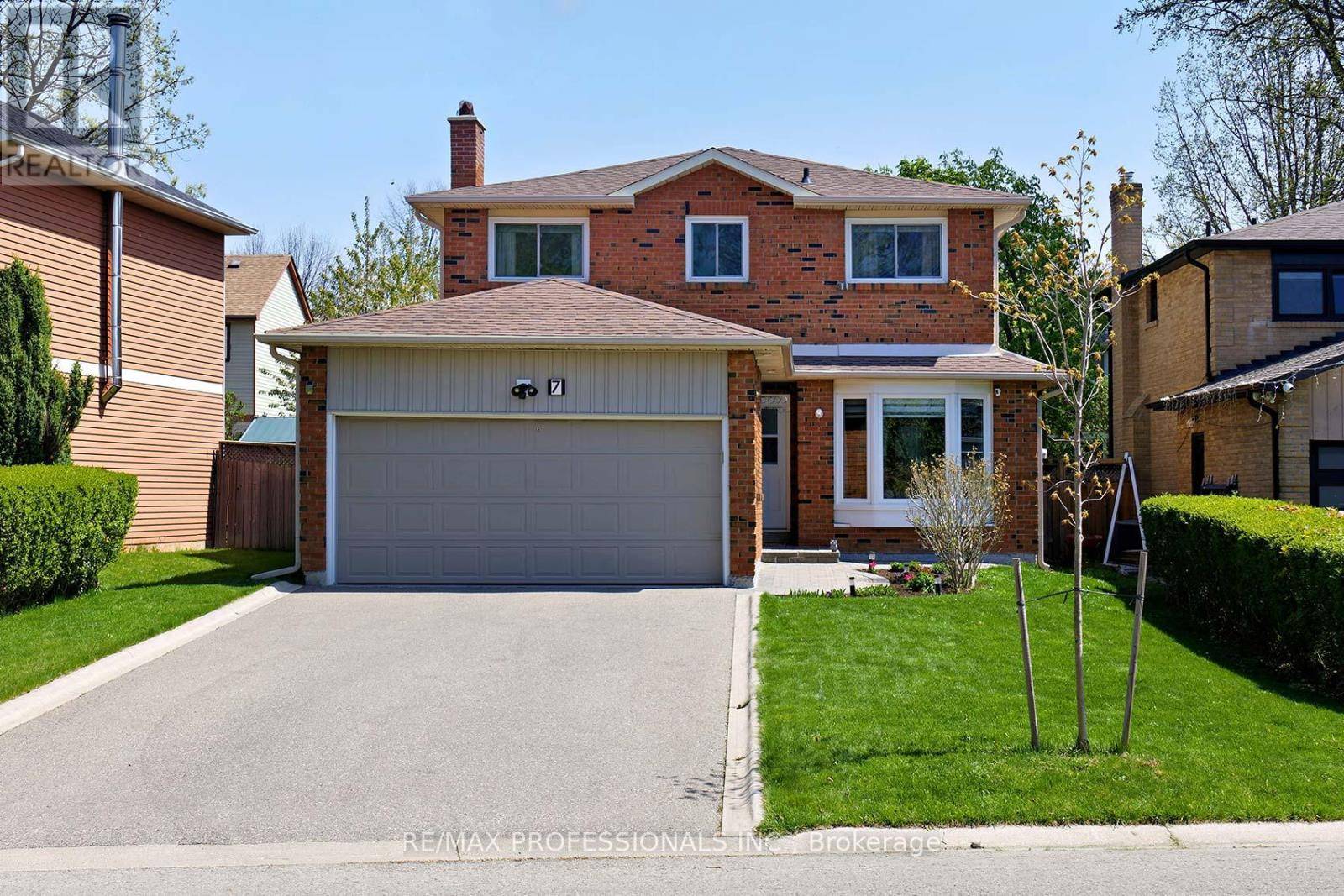 Brampton (heart Lake West), ON L6Z1H1,7 DALZELL AVENUE