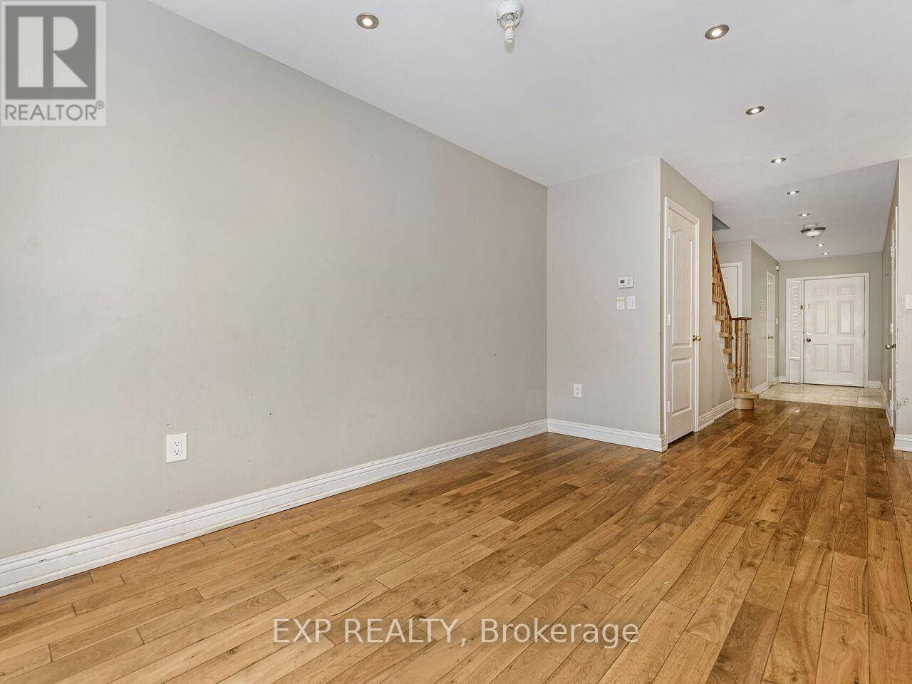 Toronto (west Humber-clairville), ON M9W7E3,81 TRIPLE CROWN AVENUE