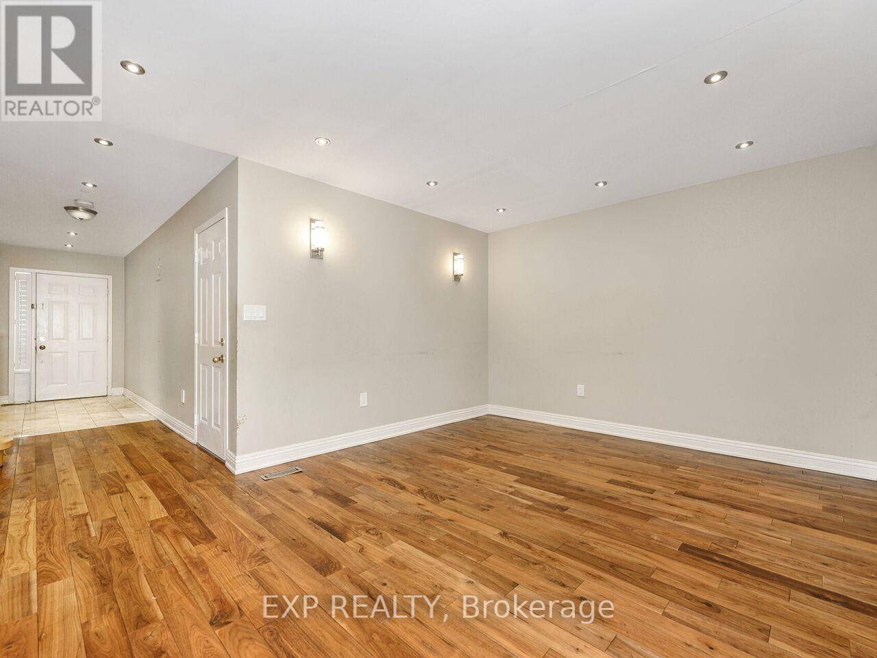 Toronto (west Humber-clairville), ON M9W7E3,81 TRIPLE CROWN AVENUE