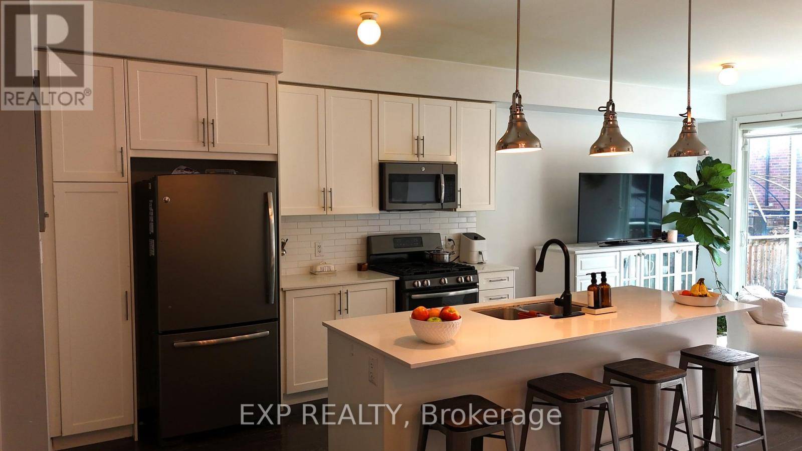 Milton (wi Willmott), ON L9T7K5,64 HENRY CRESCENT