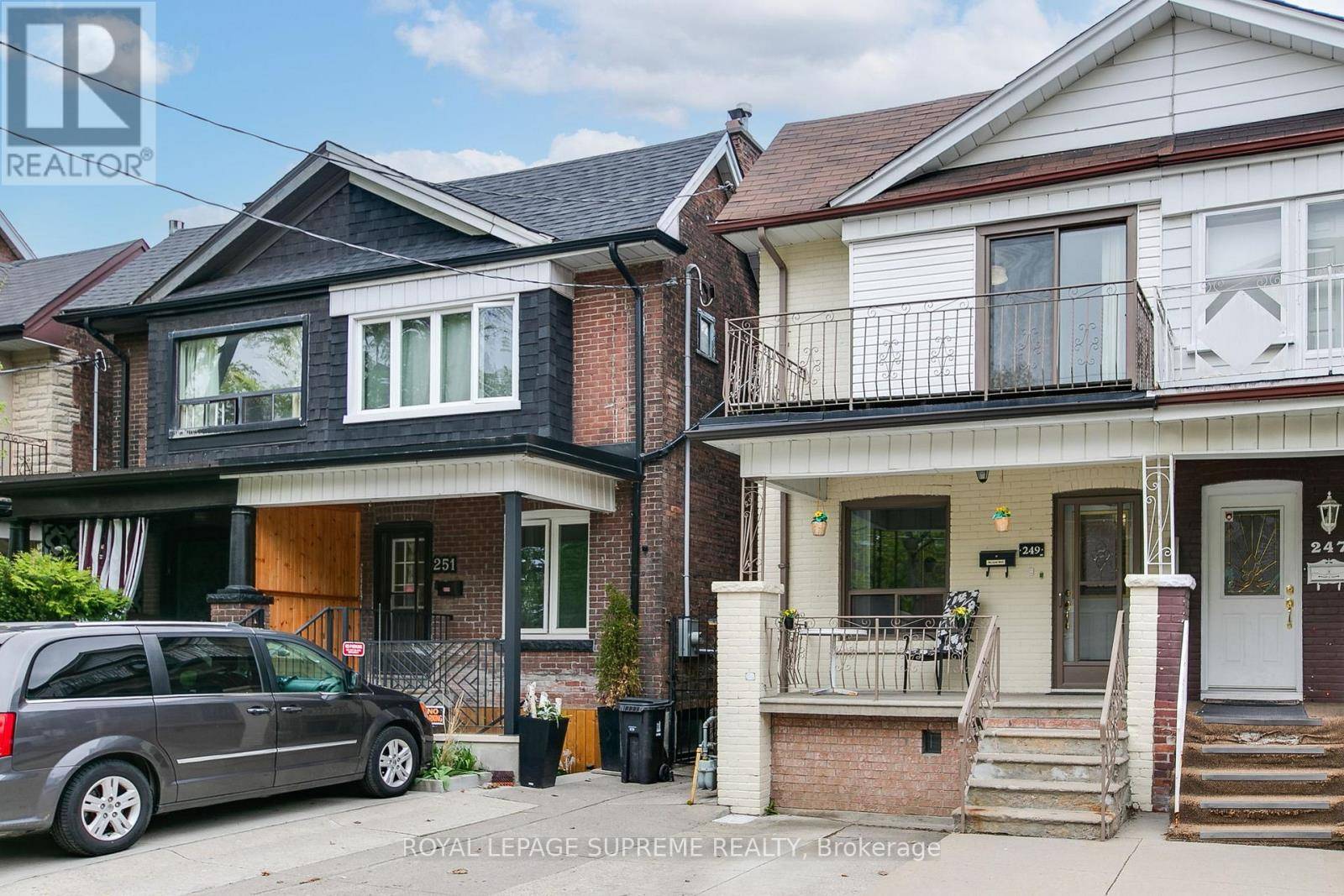 Toronto (dovercourt-wallace Emerson-junction), ON M6H3G3,249 BARTLETT AVENUE