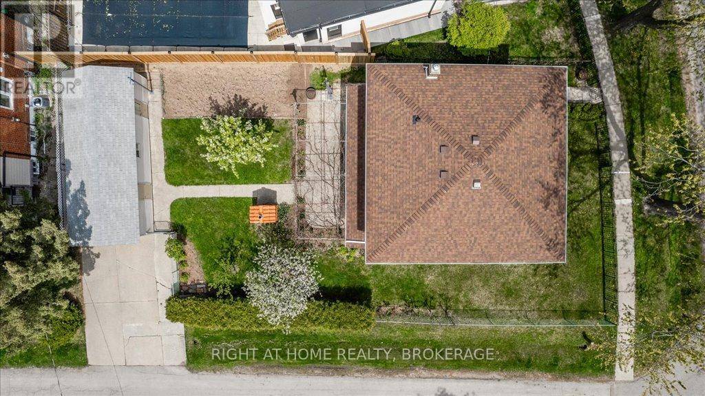 Oakville (co Central), ON L6K2E1,133 PRINCE CHARLES DRIVE