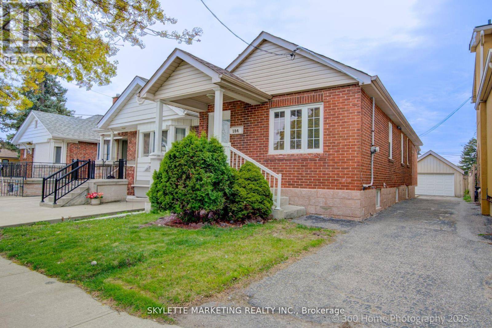 Toronto (keelesdale-eglinton West), ON M6M3T8,184 SCOTT ROAD