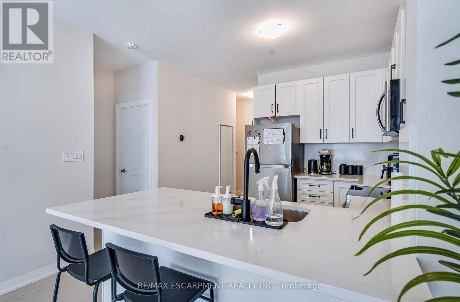 Oakville (oa Rural Oakville), ON L6M5P7,3265 Carding Mill TRL #212