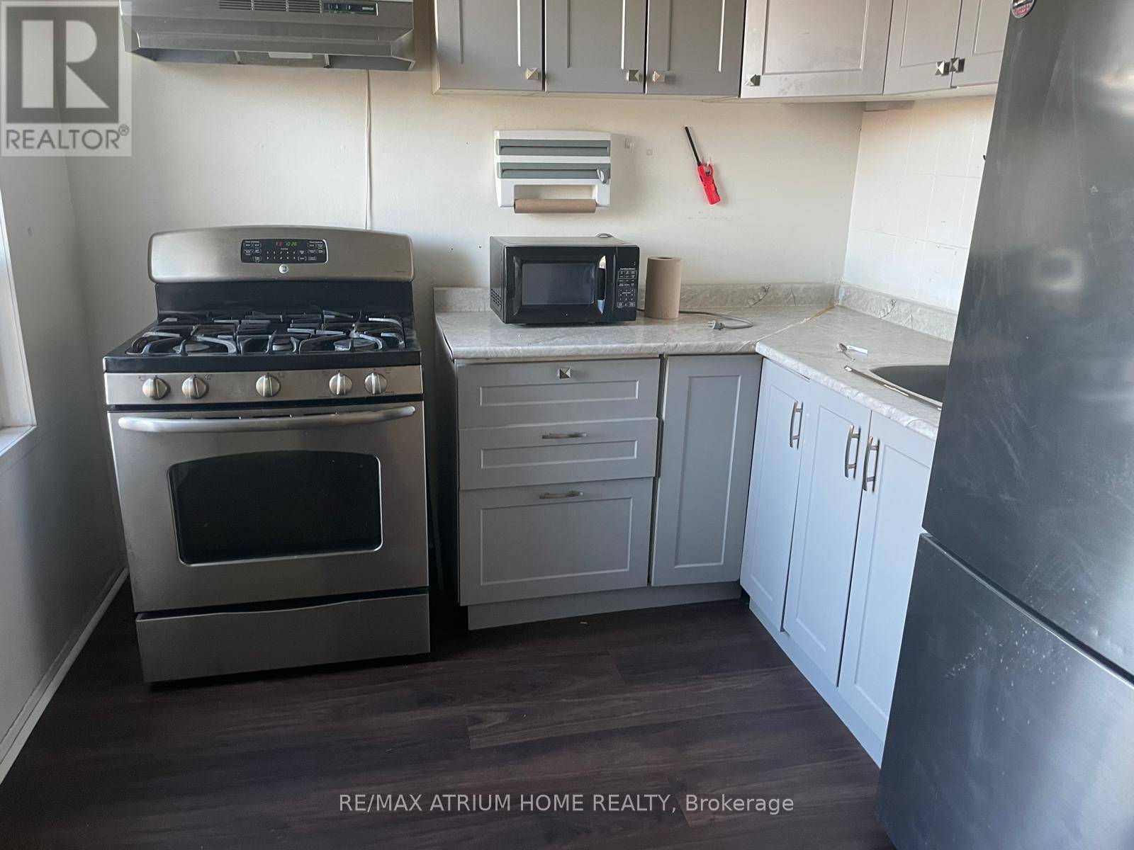 Toronto (weston-pellam Park), ON M6N2W8,19 East Laughton AVE #Second