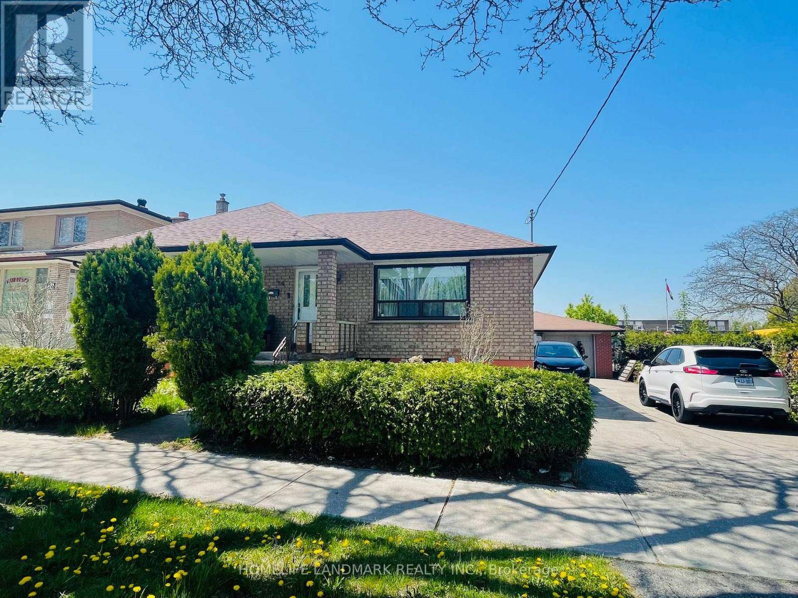 Toronto (downsview-roding-cfb), ON M3M1C4,24 Highview AVE #main floor