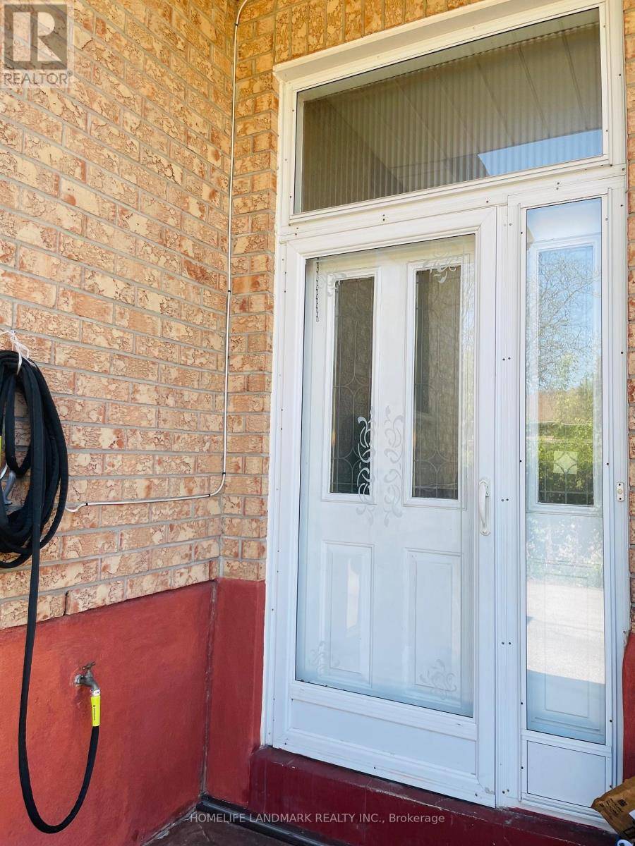 Toronto (downsview-roding-cfb), ON M3M1C4,24 Highview AVE #Bsmt Apt