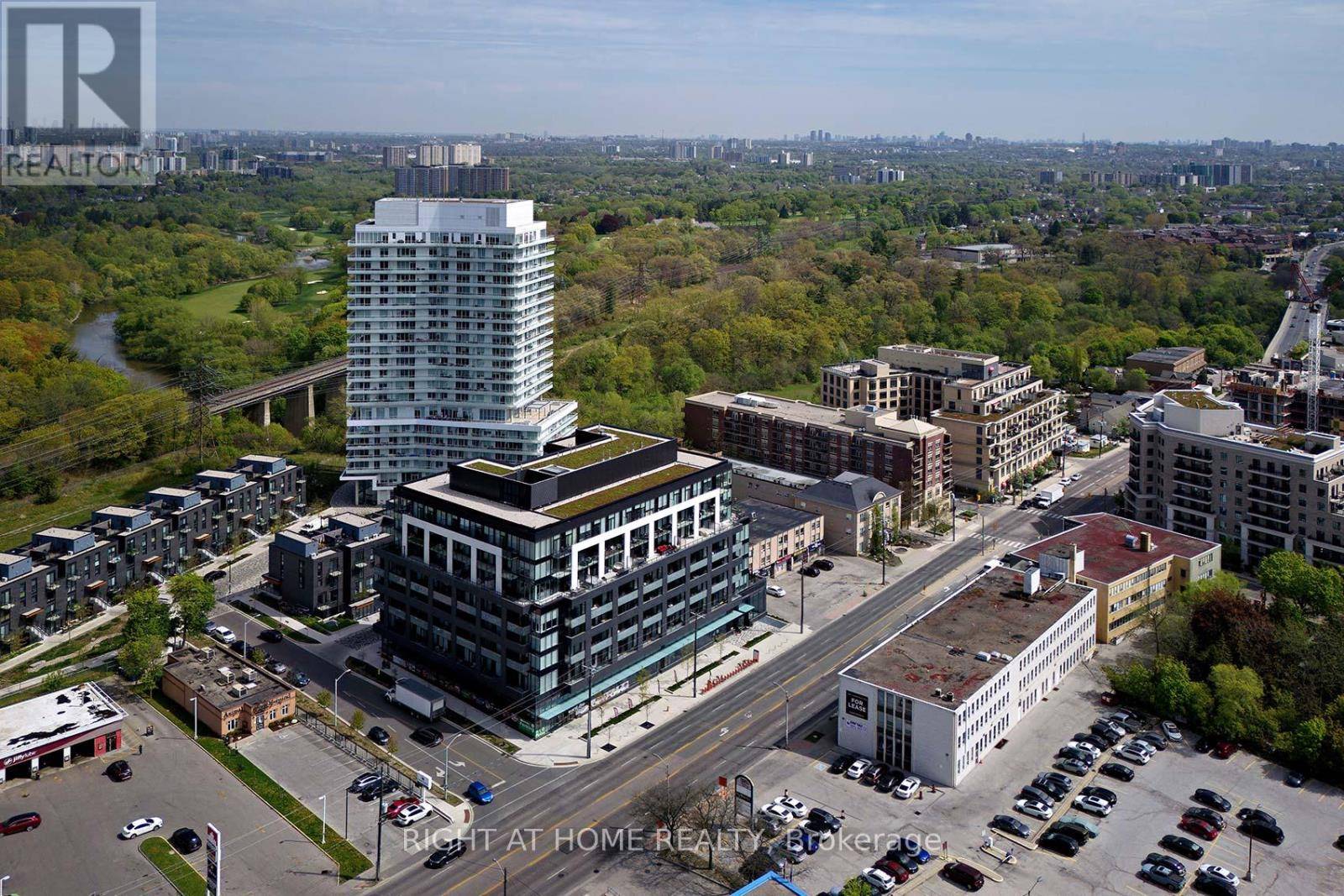 Toronto (edenbridge-humber Valley), ON M8X0B1,4208 Dundas ST West #523