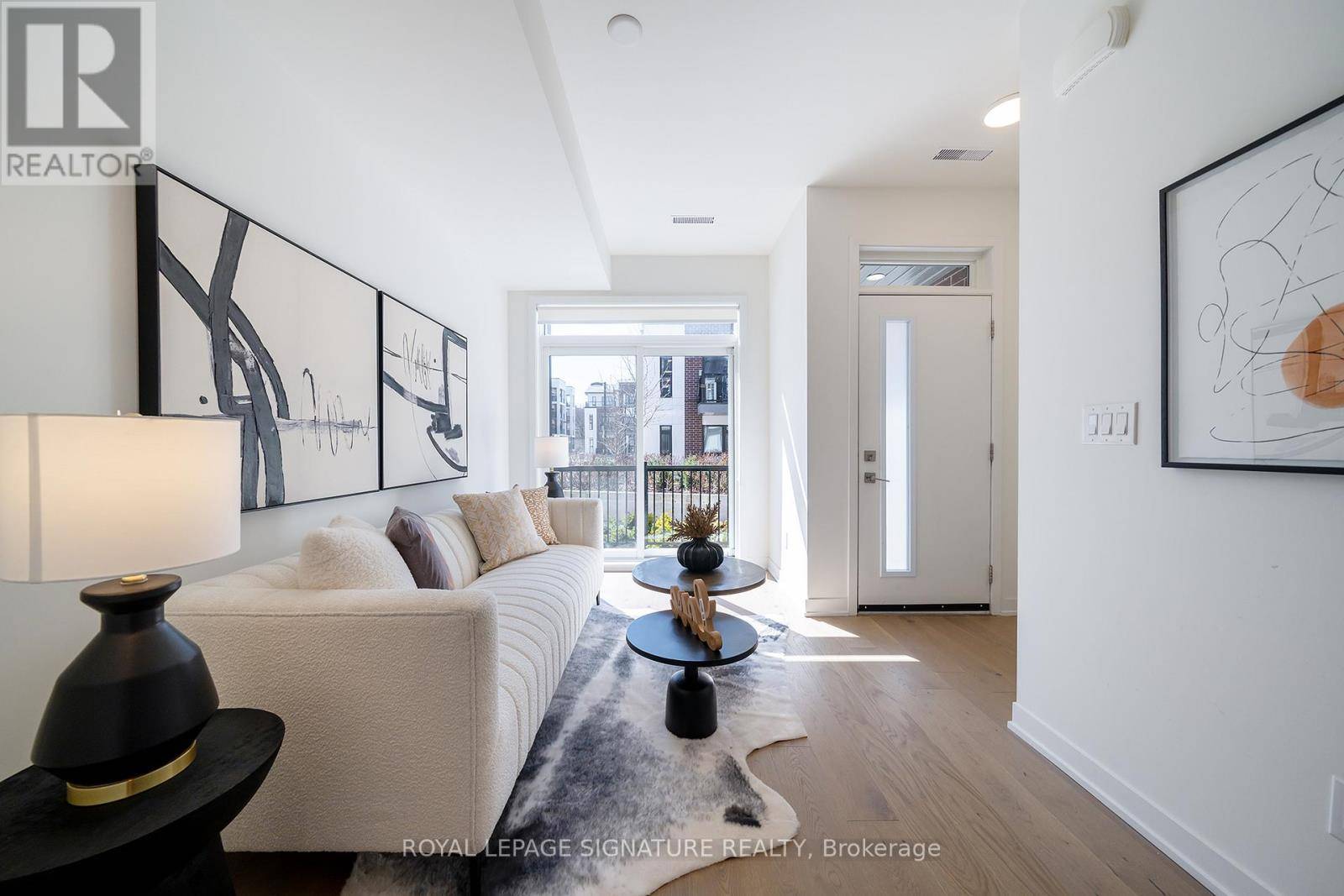 Toronto (brookhaven-amesbury), ON M6M0C1,110 Canon Jackson DR #113