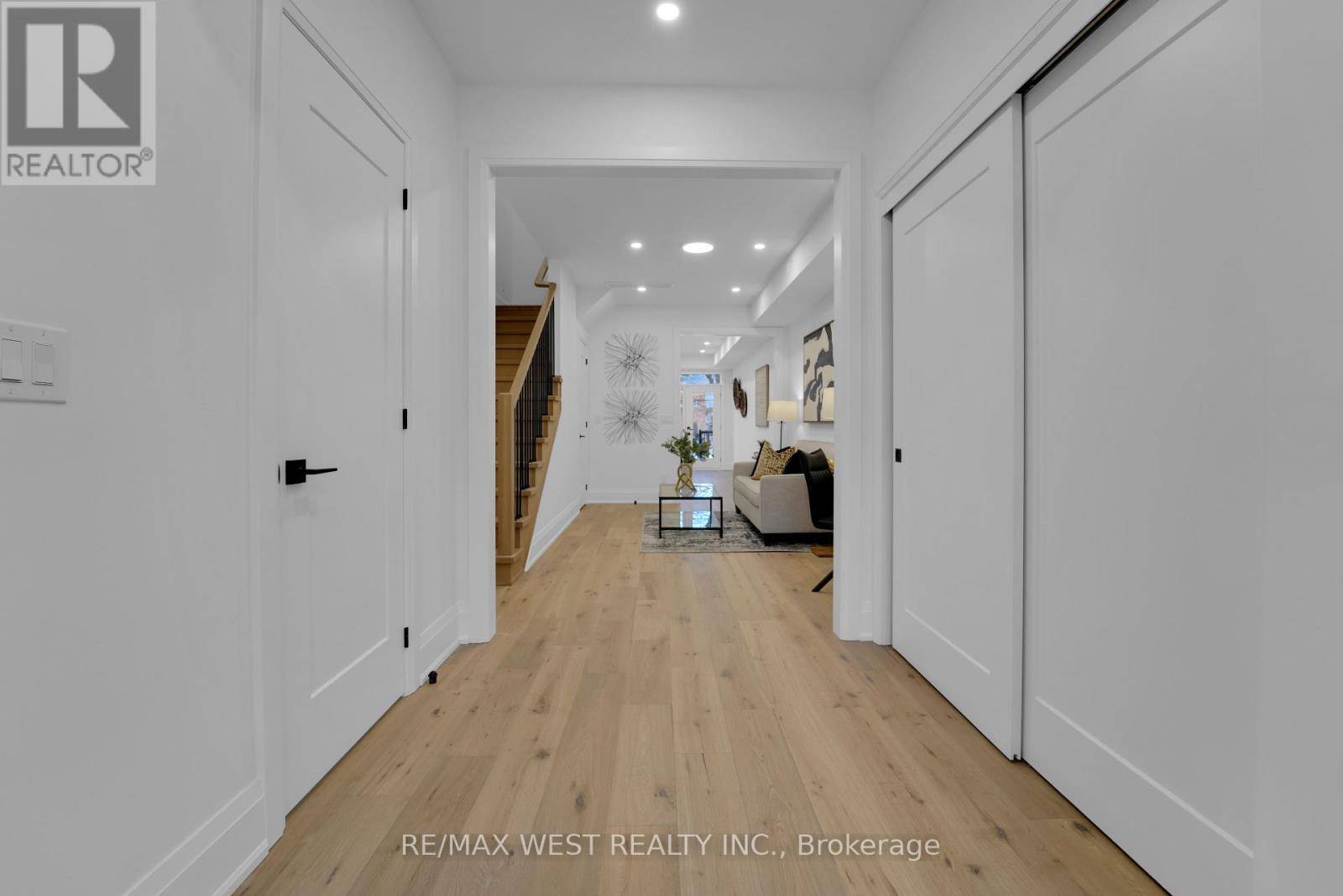 Toronto (runnymede-bloor West Village), ON M6S2L7,519 ST JOHNS ROAD